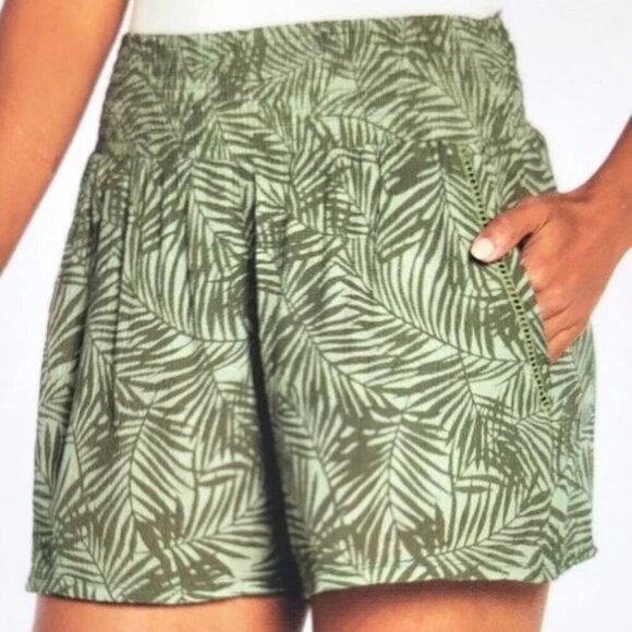 Free Dots Women's Plus Size Pull On Rayon Tropical Green Shorts, size XXL - Picture 1 of 6